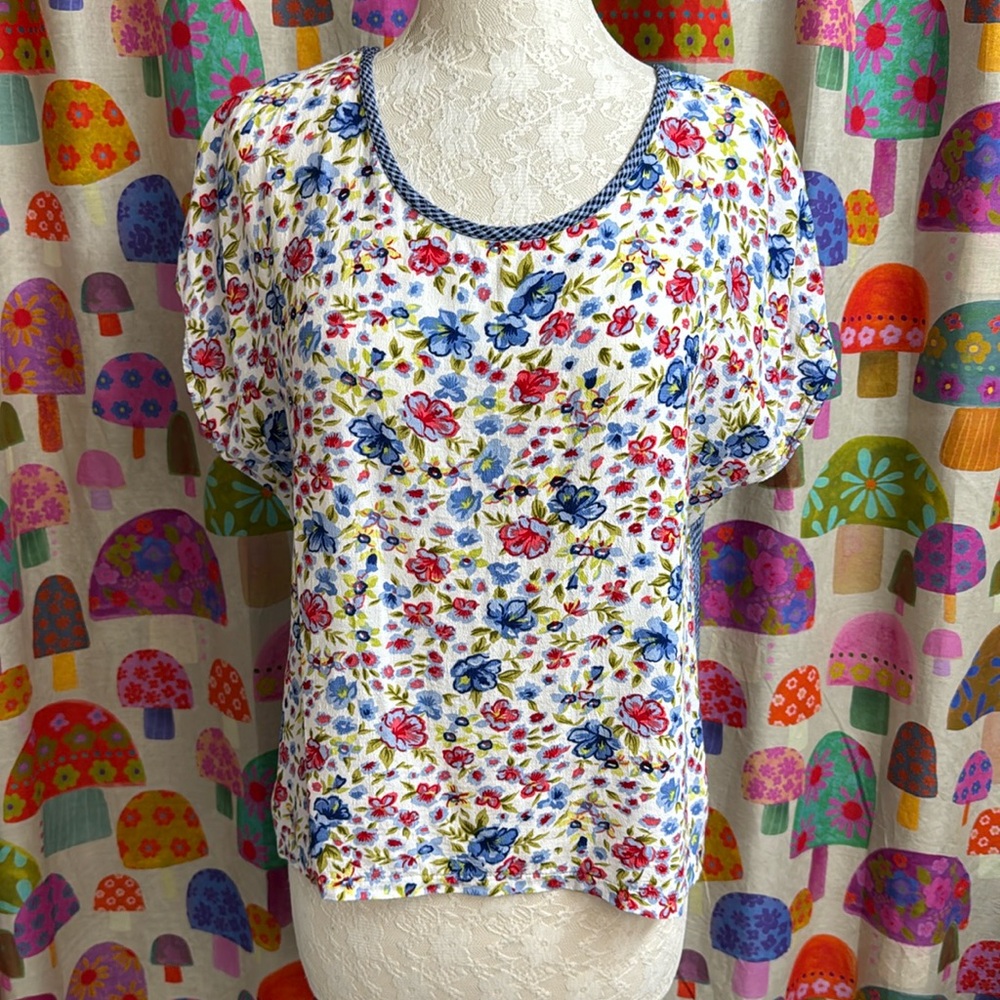 Wild Mango Floral Short Sleeve Blouse. Large
